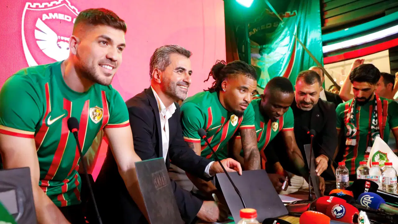 Amedspor'dan 5 yeni transfere imza töreni!