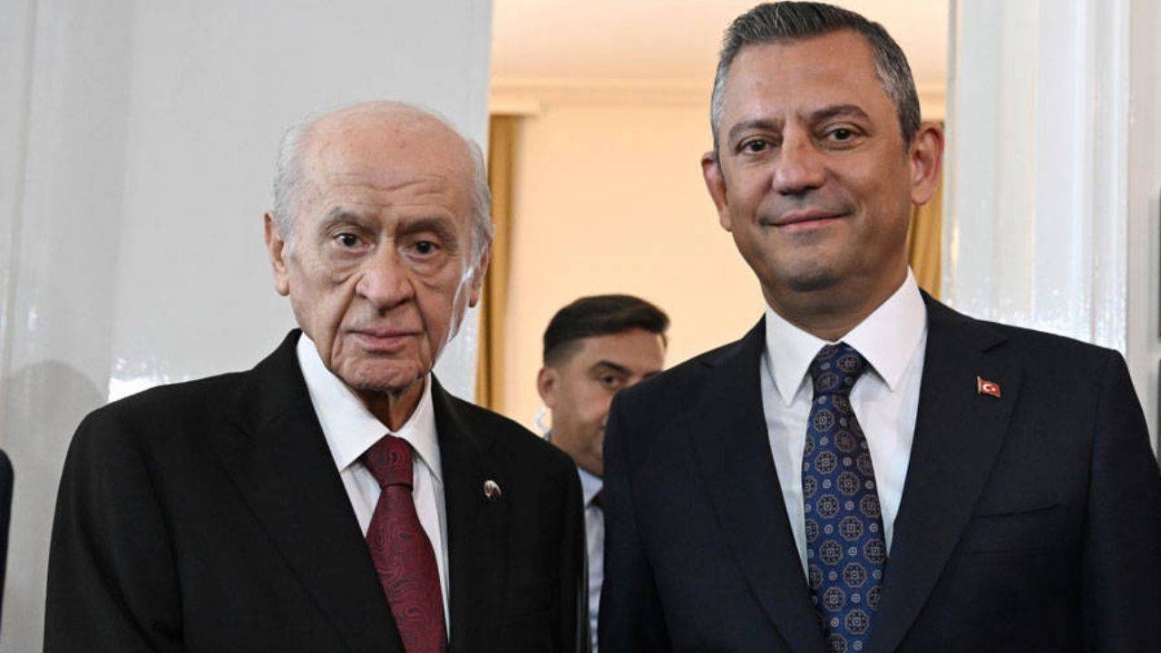 Devlet Bahçeli ile Özgür Özel arasında "YENİ Parti" diyaloğu