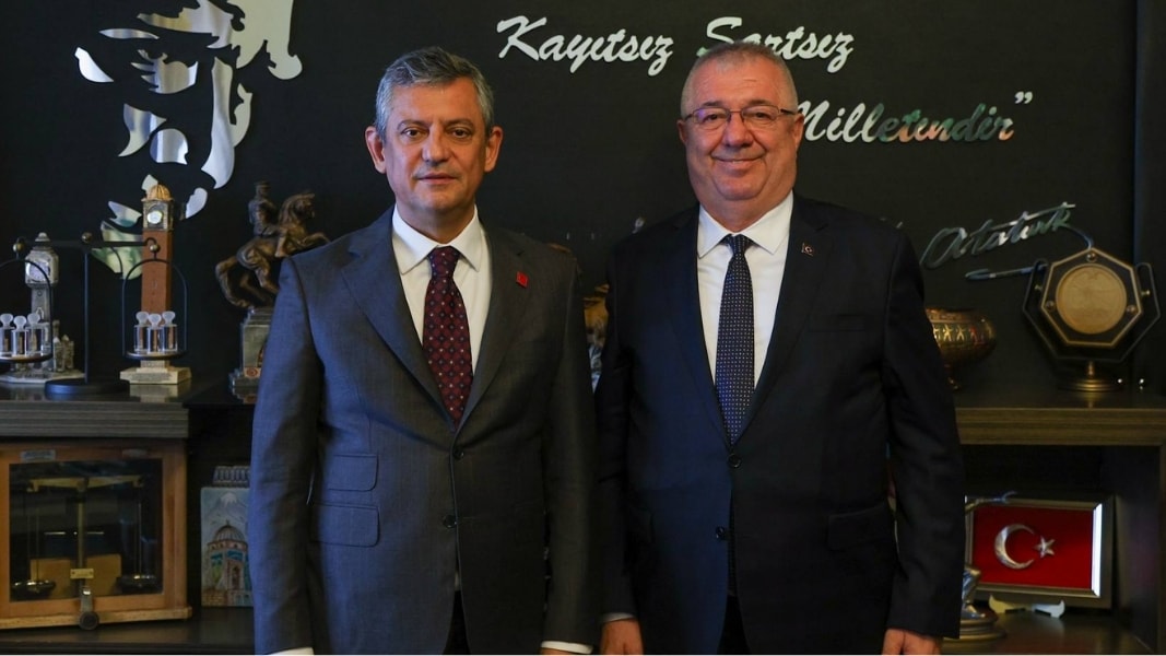 Edremit Belediye Başkanı Ertaş Yeni Parti'ye katıldı