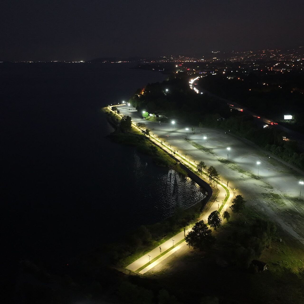 Sapanca'nın kıyı şeridinde yeni görünüm