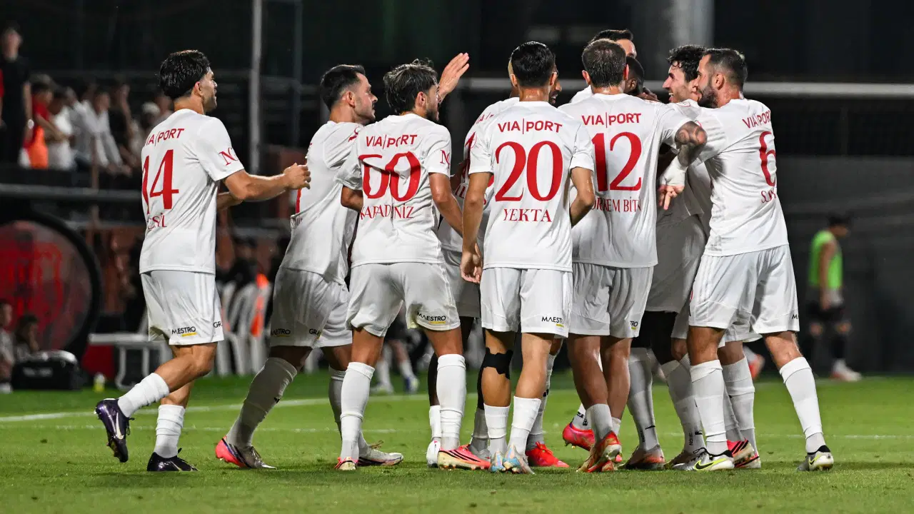 Pendikspor, 10 kişi kalan Batman Petrolspor'dan puanı son anda kurtardı!