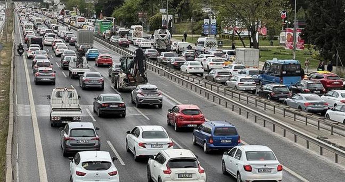 İstanbul'da trafik var mı? SON DAKİKA! 10 Ağustos Pazartesi hangi ilçelerde trafik var, hangi yollar kapalı?