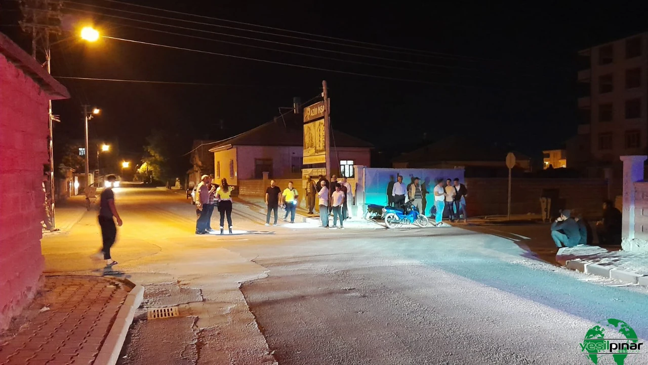 Karapınar'da Otomobil ile Motosiklet Çarpıştı: 2 Ağır Yaralı                                                    1