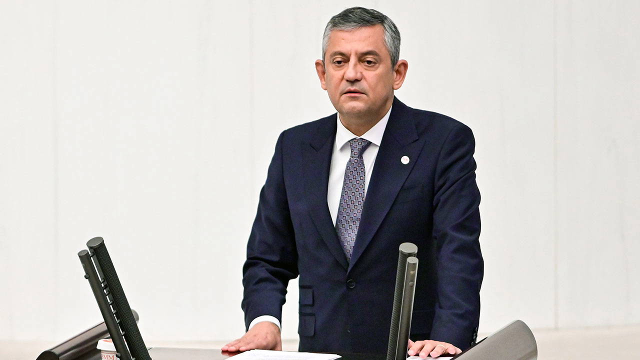 YENİ Parti'nin 'çerçeve yasa' öncesi kapalı grup toplantısı: Özgür Özel oylama öncesi milletvekillerine ne dedi?