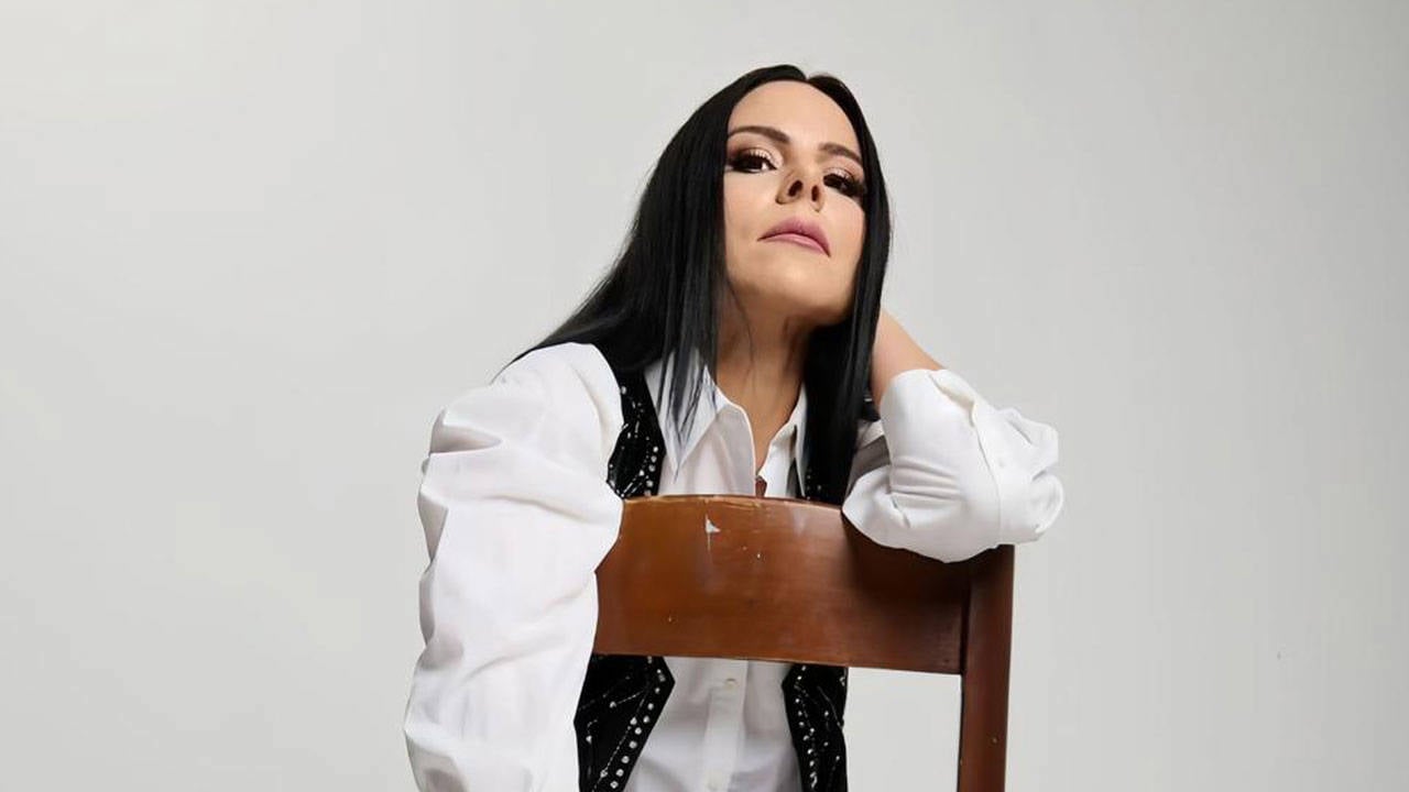 Şenay Lambaoğlu, "Kimse Bilmez"i yeniden yorumluyor