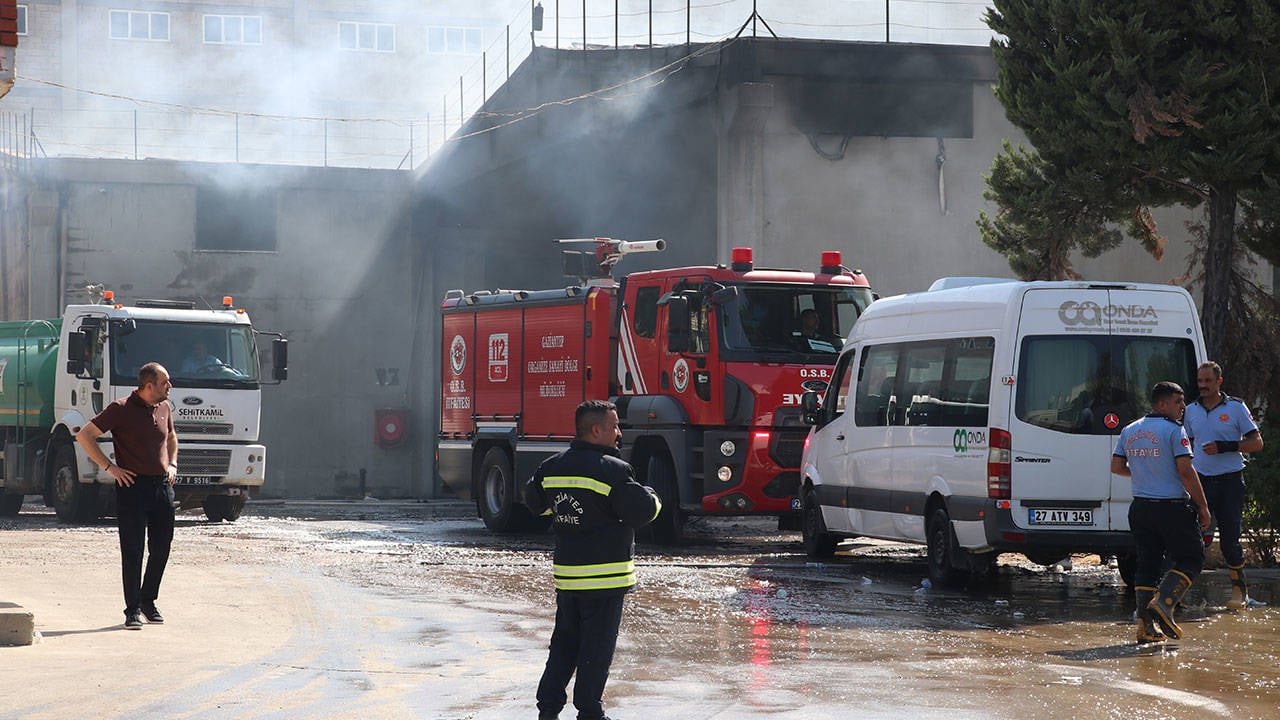Gaziantep'te tekstil fabrikasında yangın: Ekipler müdahale ediyor