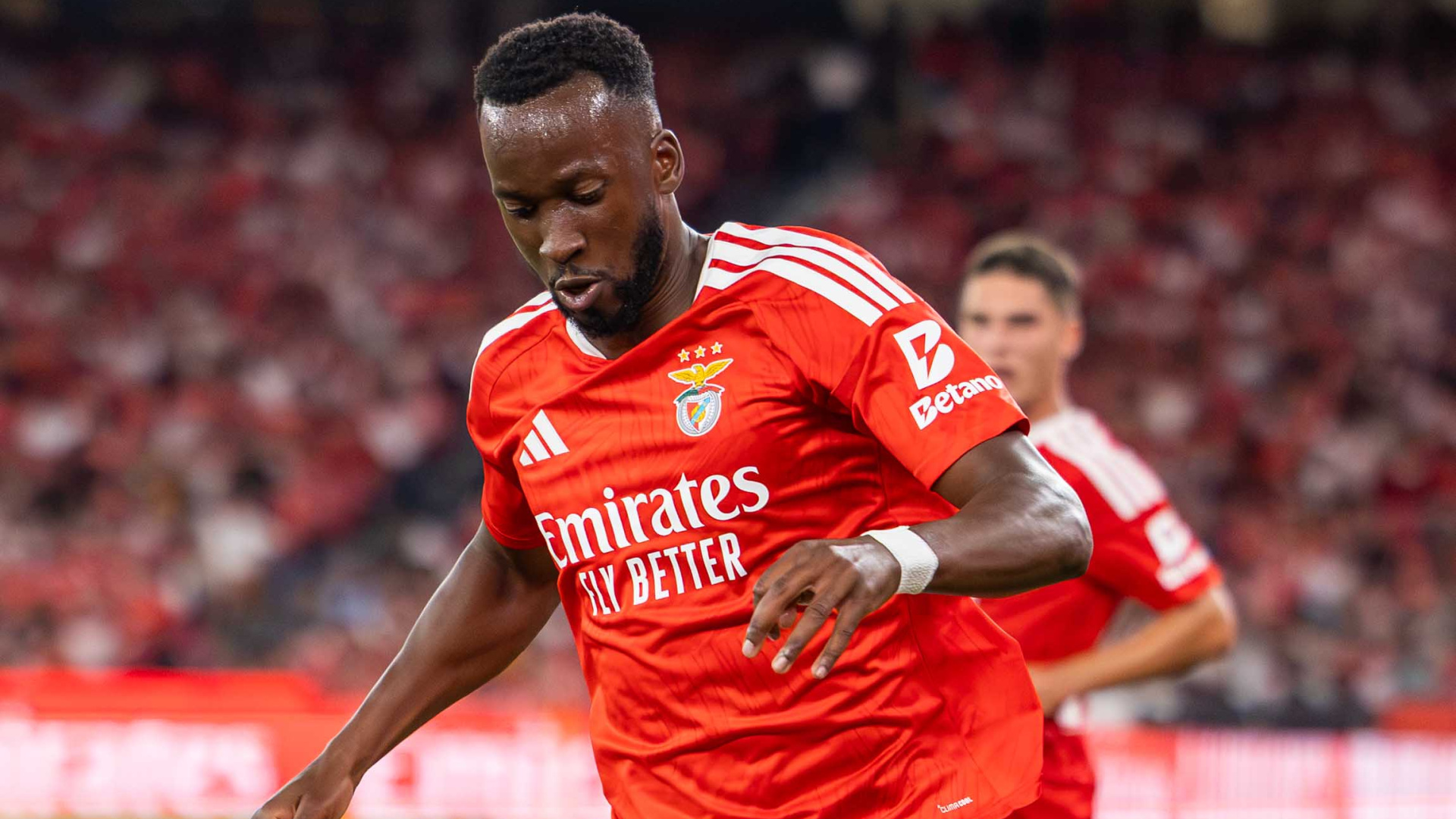 Benfica Milan'ı rahat geçti!