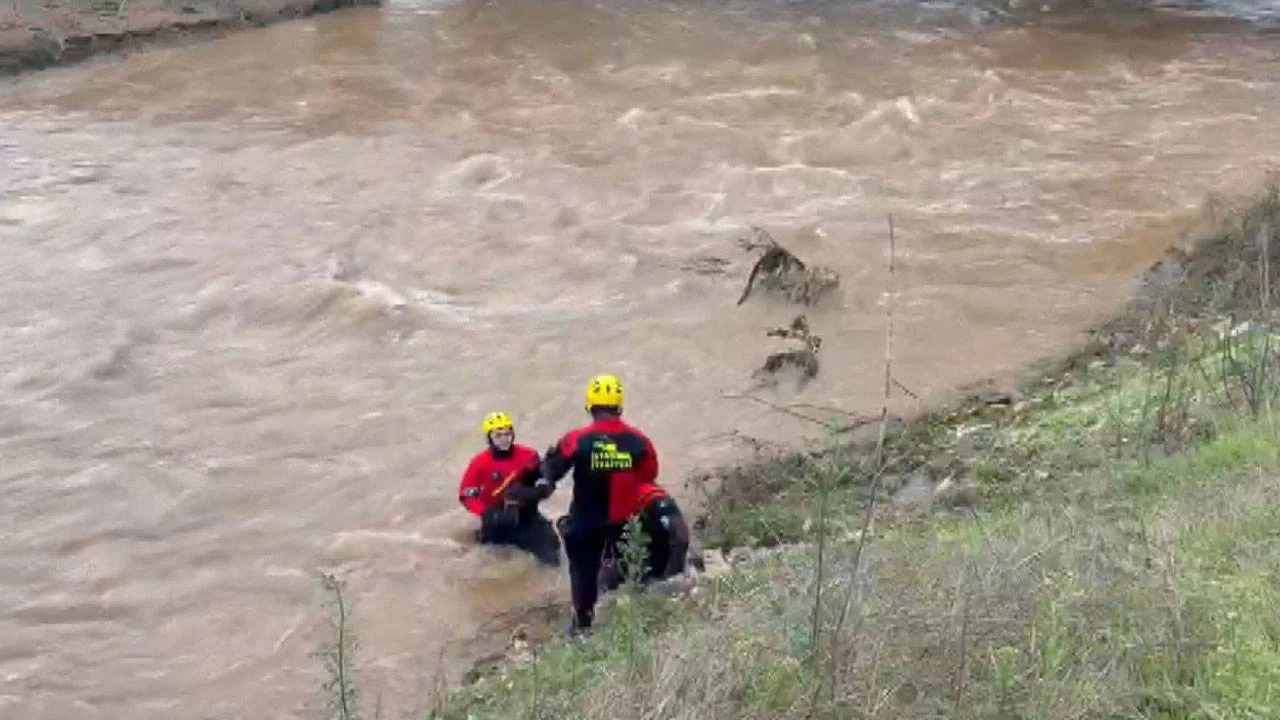 Gebze'de cip dereye düştü: 2 kişiden birinin cesedi Pendik'te bulundu