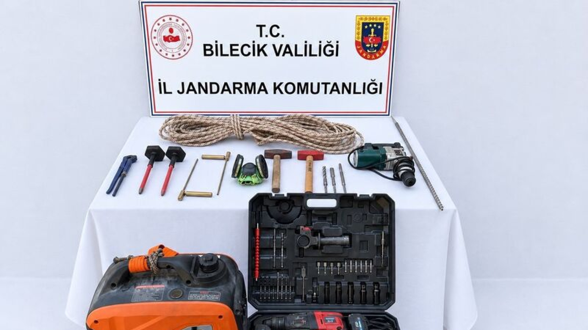 Bilecik'te kaçak kazıya suçüstü