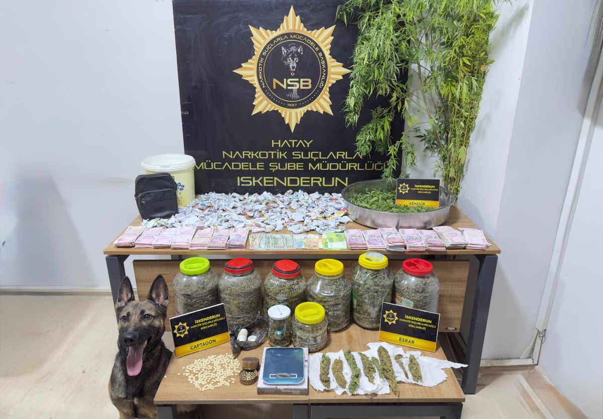 Hatay Arsuz'da uyuşturucu operasyonunda 4 kilo 621,80 gram esrar ele geçirildi