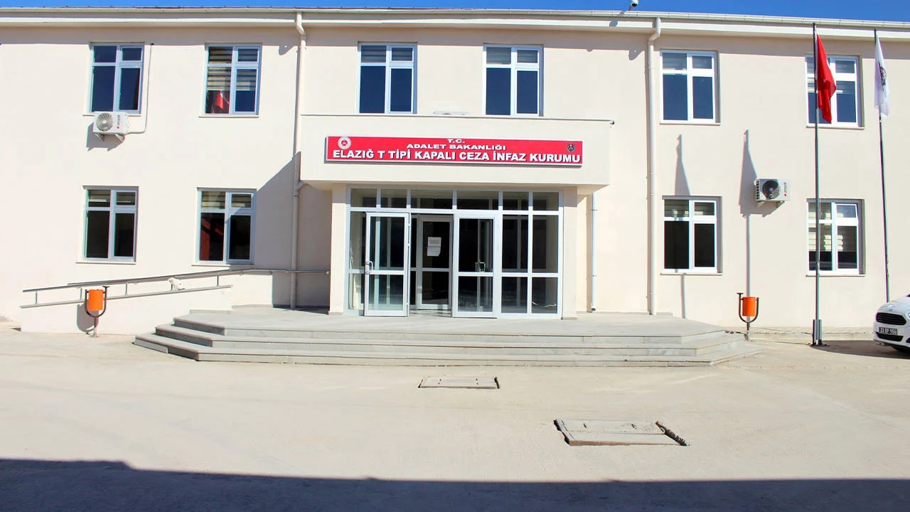 Elazığ T Tipi Cezaevi'nde yangın: 19 mahkûm dumandan etkilendi