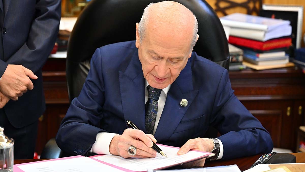 Bahçeli'den şiirli Çerçeve Yasa açıklaması: Ben Allah'tan yalnız iki şey istiyorum...