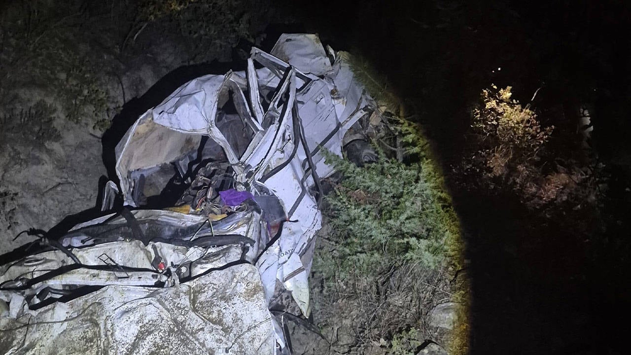 Çankırı'da otomobil uçuruma yuvarlandı: 4 ölü, 1 yaralı