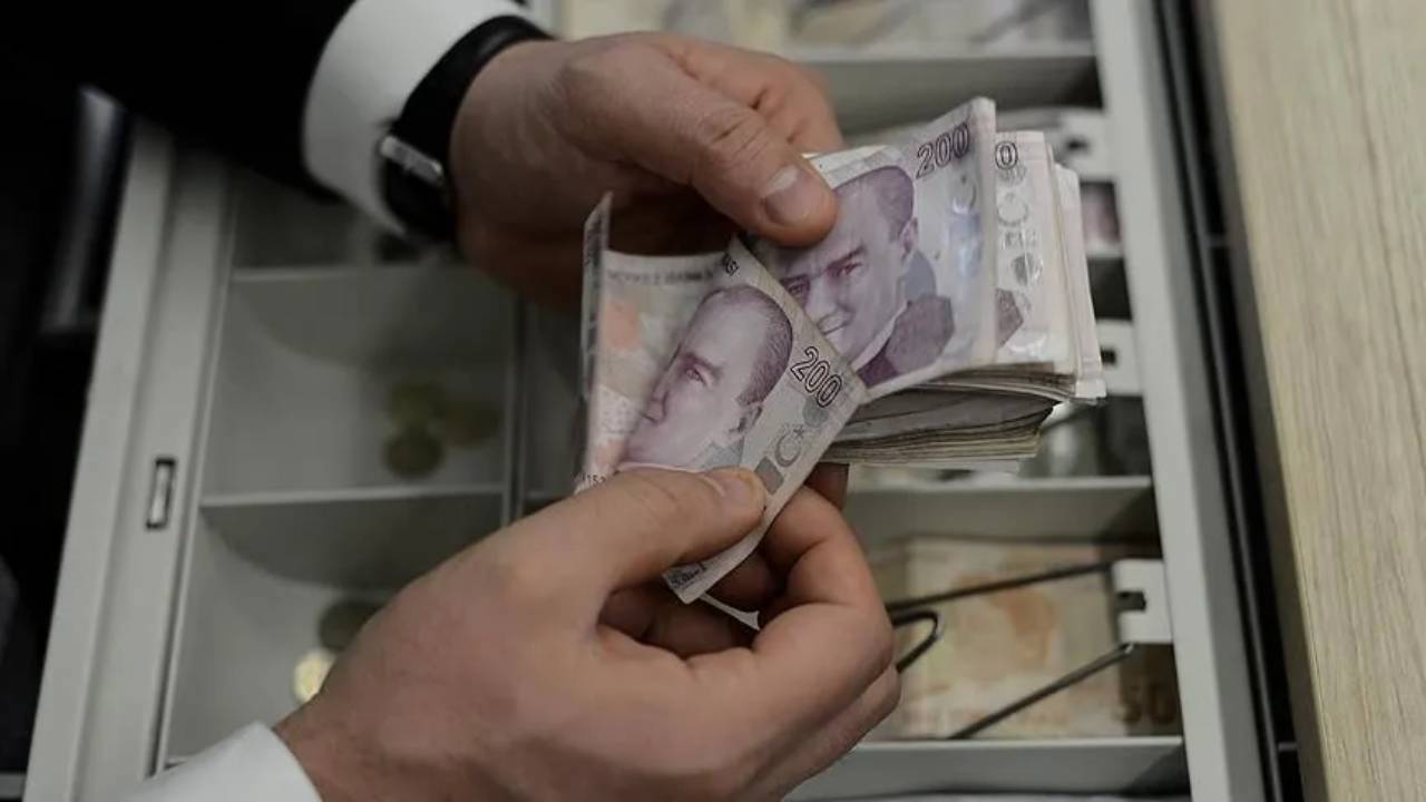 Düzenleme için tarih verildi: AKP’den emekli, memur ve asgari ücretliyi ilgilendiren açıklama