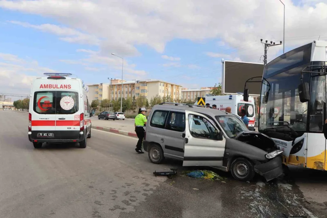 Karaman’da halk otobüsü ile ticari araç kafa kafaya çarpıştı: 5 yaralı