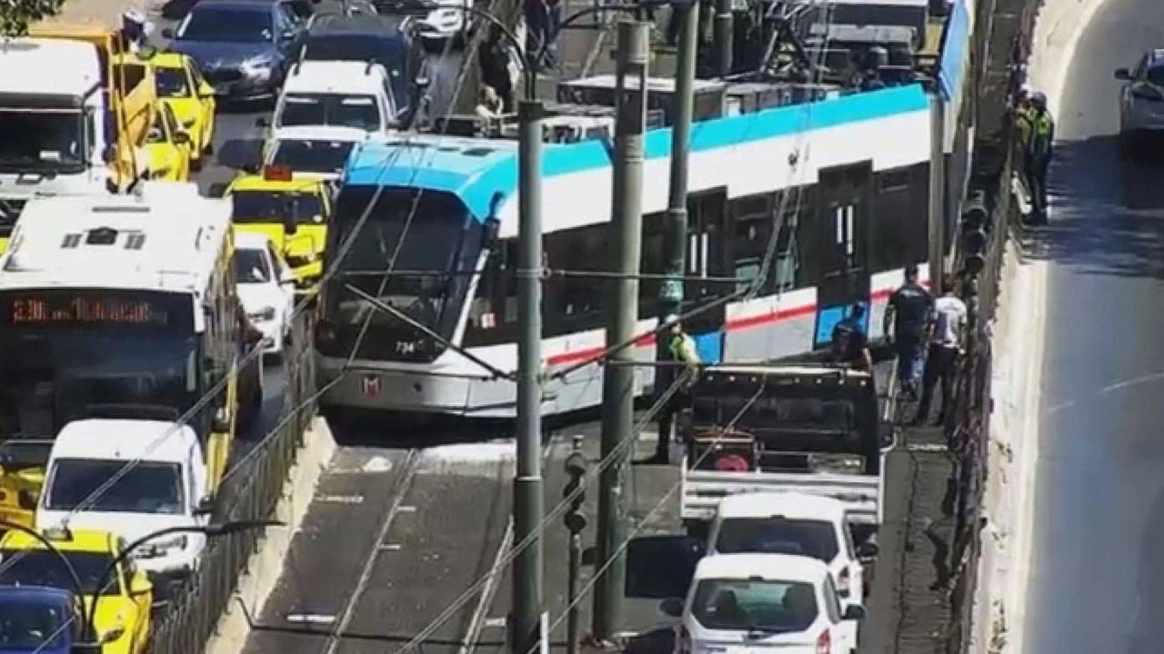 Kabataş-Bağcılar arasında sefer yapan tramvay raydan çıktı
