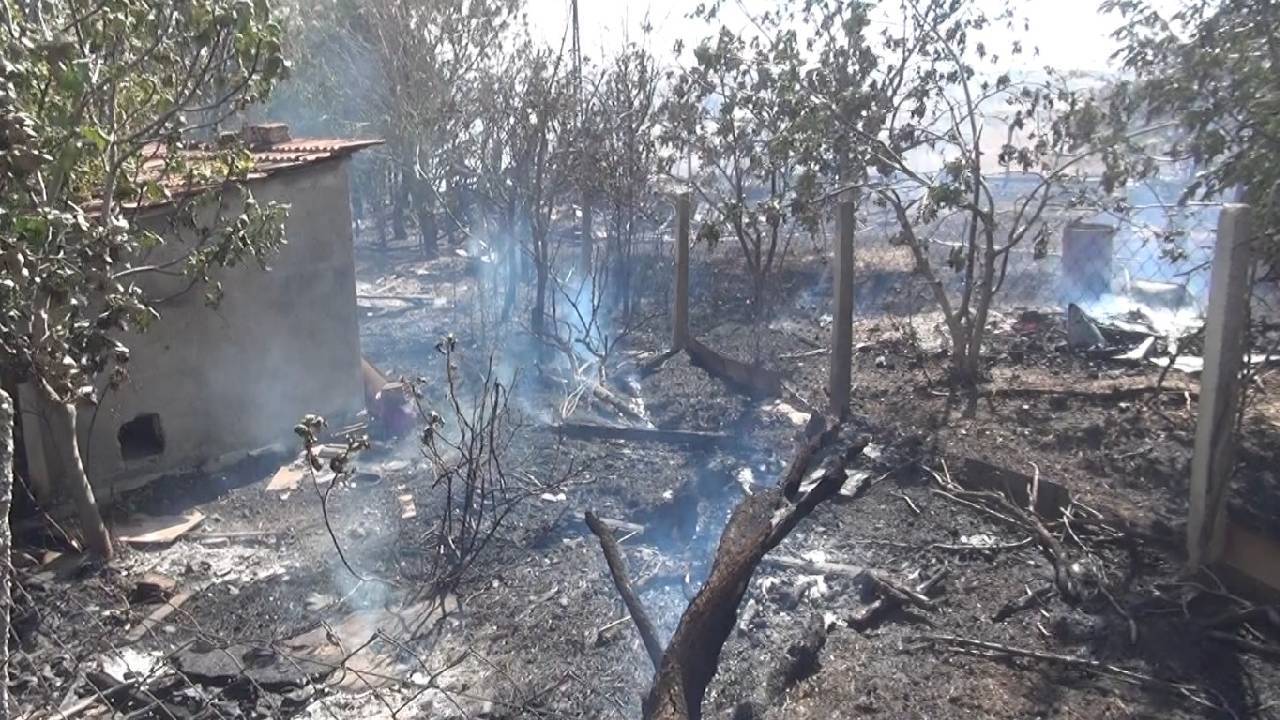 Silivri’de otluk alanda yangın çıktı: Çiftlik evinin bahçesine sıçradı, kaplumbağalar hayatını kaybetti