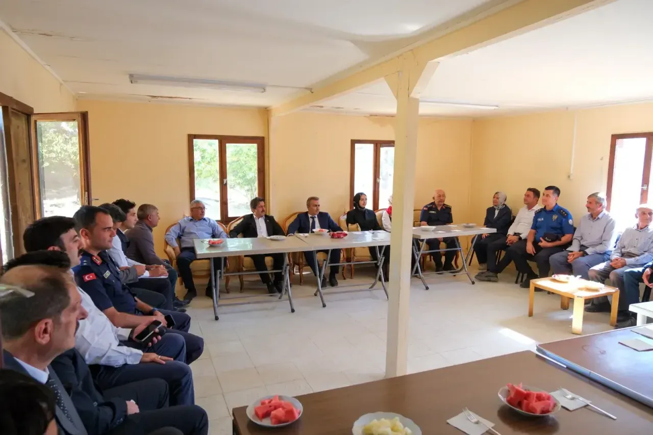 Vali Çiçek ve Milletvekili Sağlam Berendi ve Akpınar’da Vatandaşlarla Buluştu