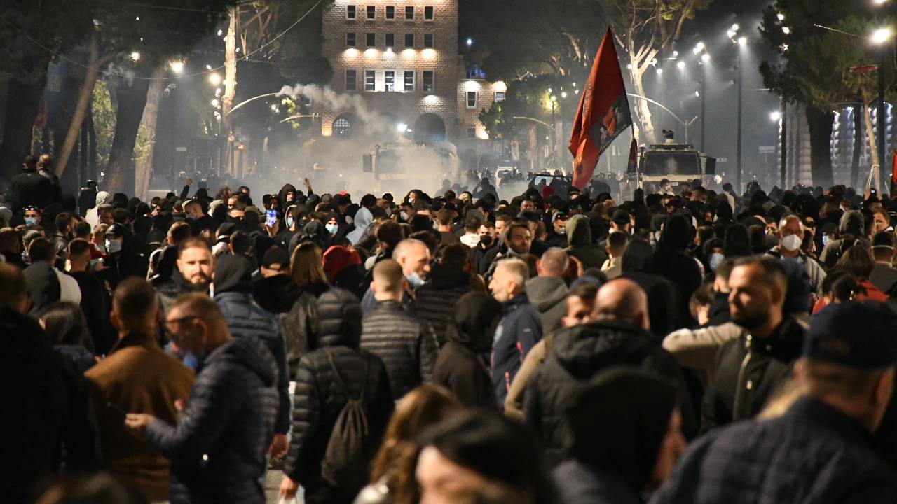 Arnavutluk'ta öğrenci eylemleri sürüyor