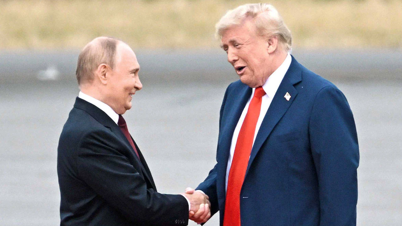 Trump ve Putin telefonda görüştü: ABD’den Rus dizeli için yaptırım muafiyeti