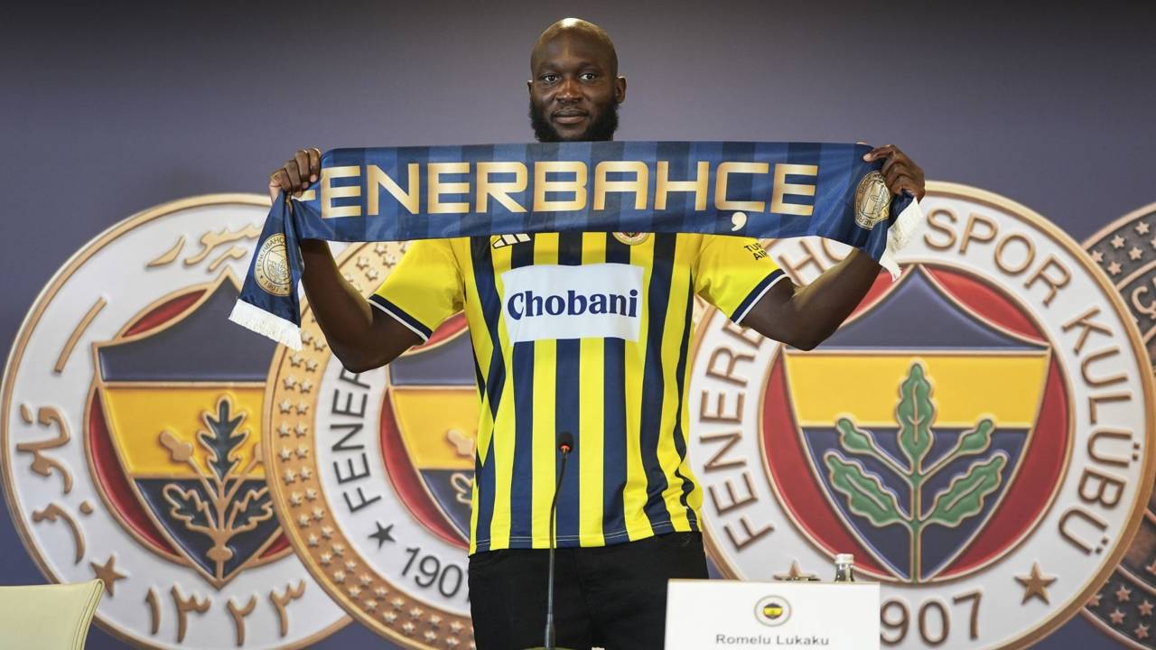 Fenerbahçe'de Lukaku için imza töreni düzenlendi