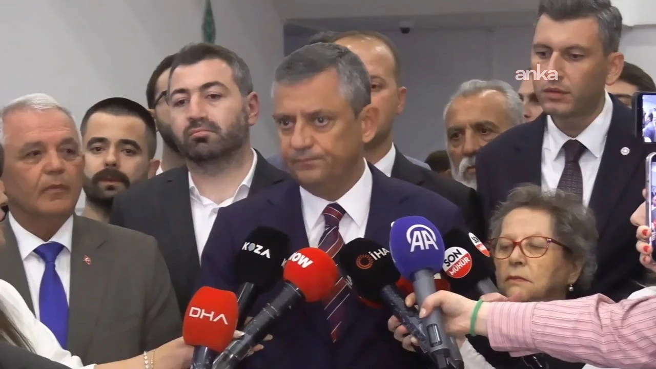 Özgür Özel'den AYM önünde yaşamına son veren emekli için açıklama: "Sosyal patlamanın eşiğindeyiz"