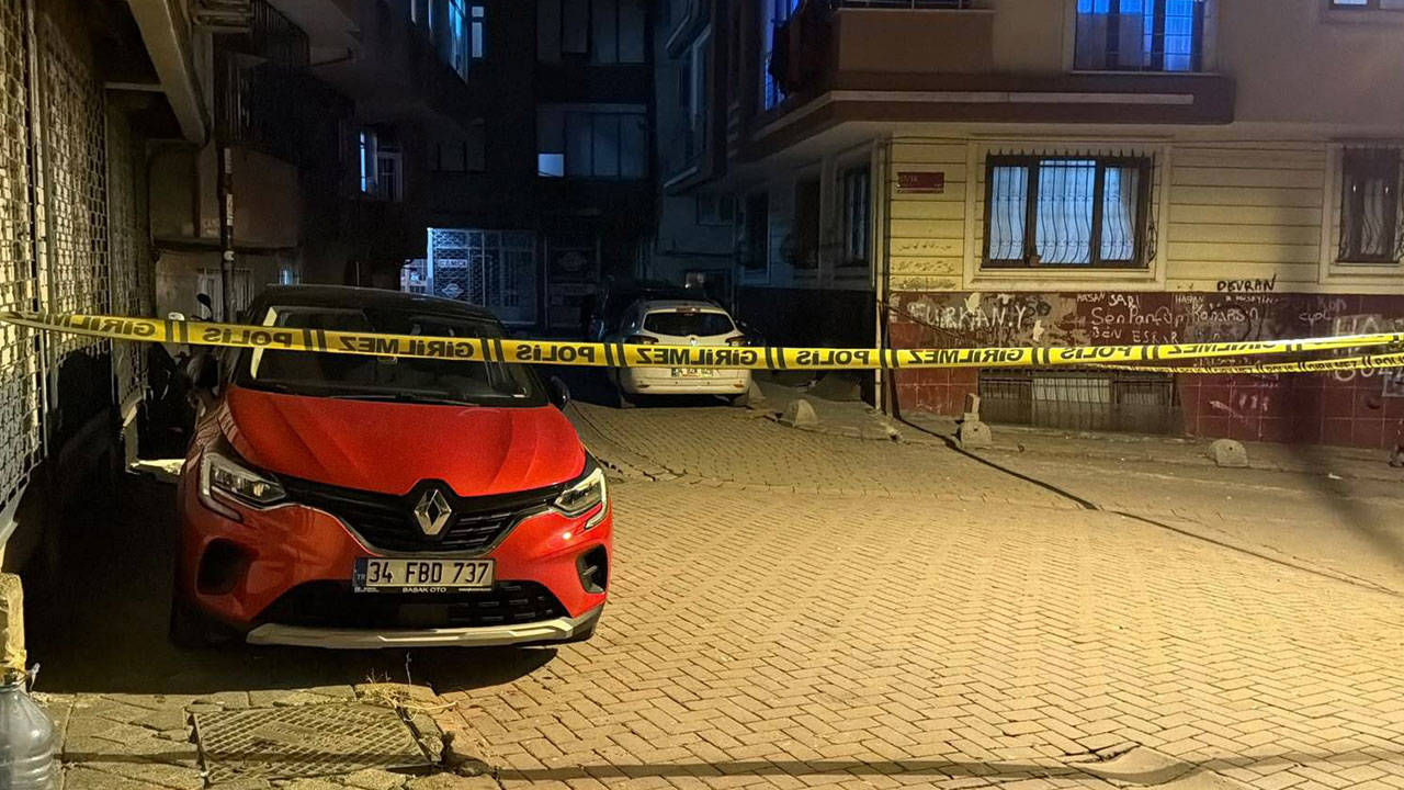 Zeytinburnu'nda silahlı kavga: Mermiler ev ve iş yerlerine isabet etti