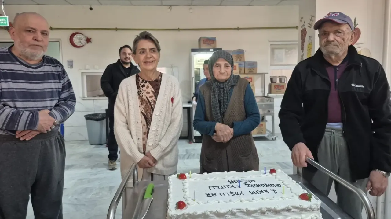 Karaman'da Huzurevi Sakinleri İçin Dünya Yaşlılar Günü Kutlaması