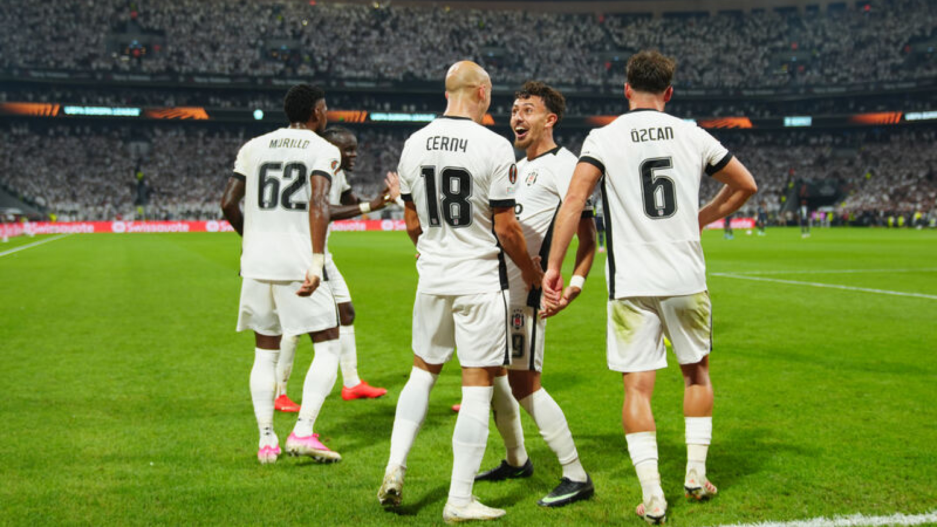 Kartal, Avrupa'da kanatlandı!