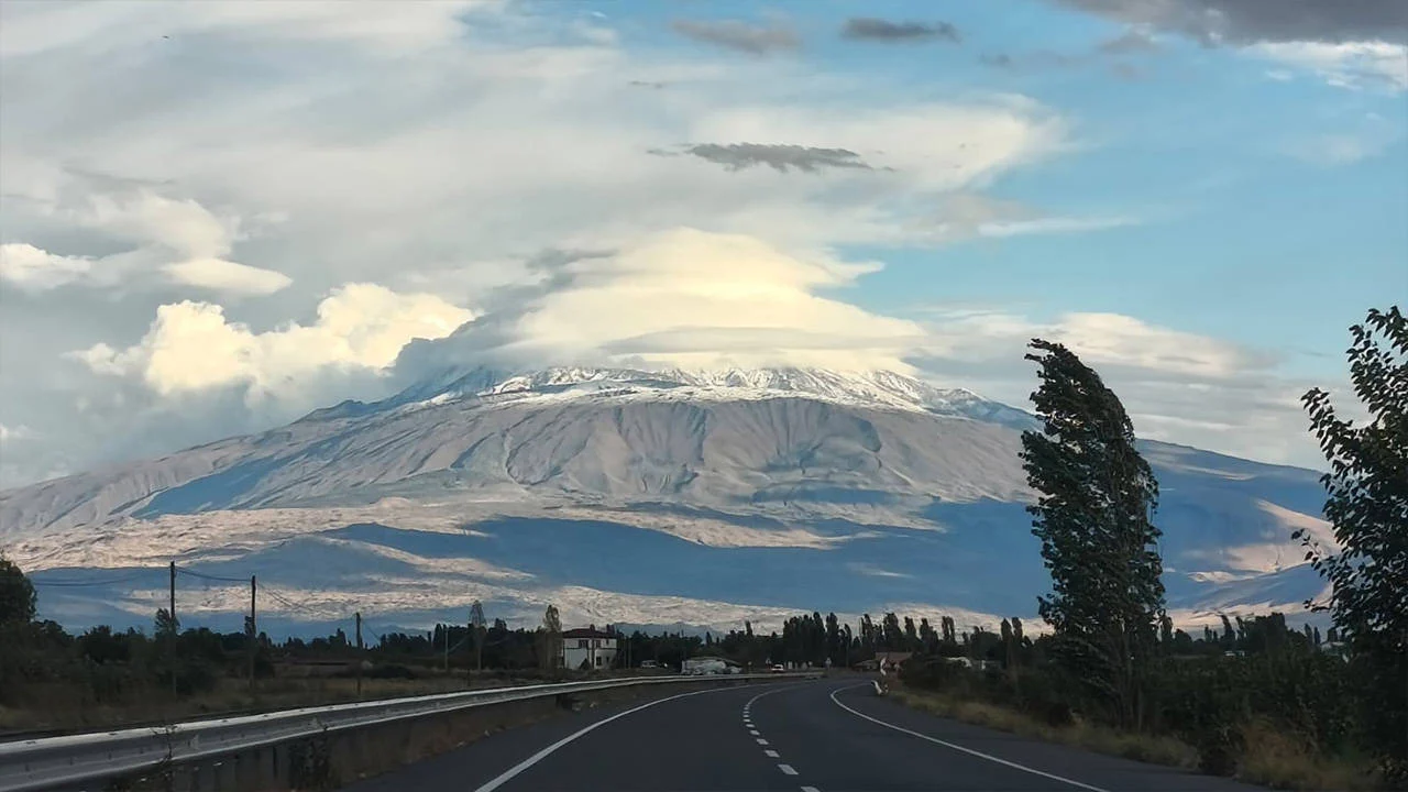 Ağrı Dağı beyaza büründü