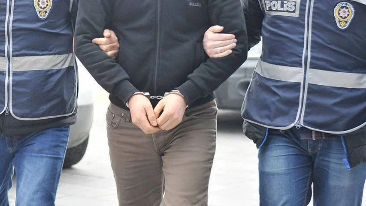 Kocaeli'de 26 farklı suçtan 50 yıl hapisle aranan firari yakalandı