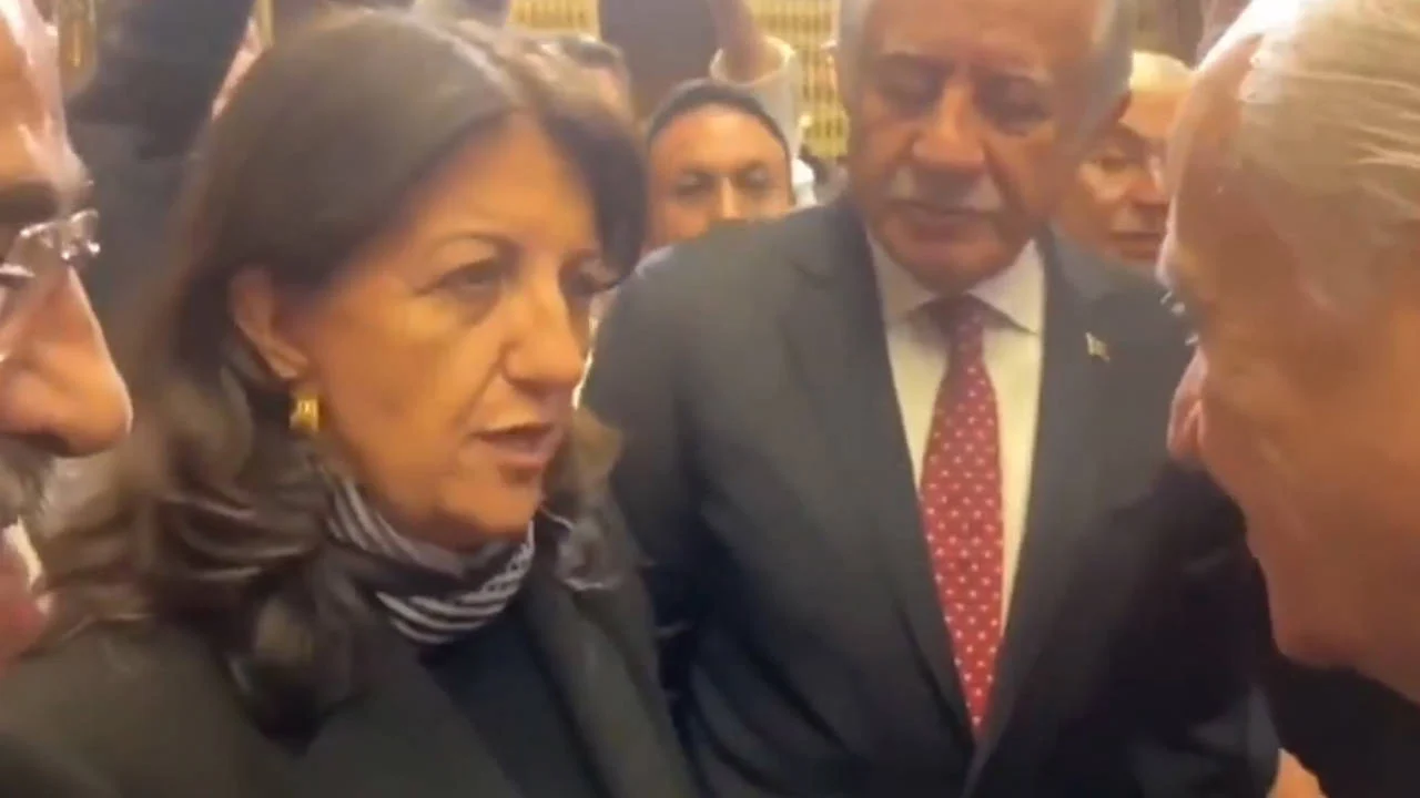 İmralı Heyeti ile resepsiyonda bir araya gelen Bahçeli, Öcalan'a selam gönderdi