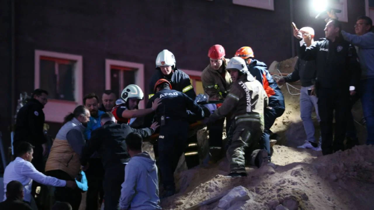 Çanakkale'de üniversite kampüsünde toprak kayması: İki işçi yaralandı