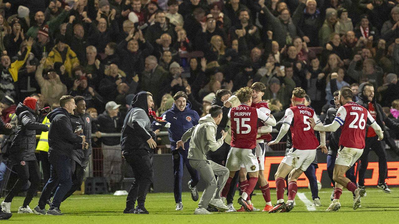 Arsenal, Lig Kupası’nda dördüncü lig ekibine elendi
