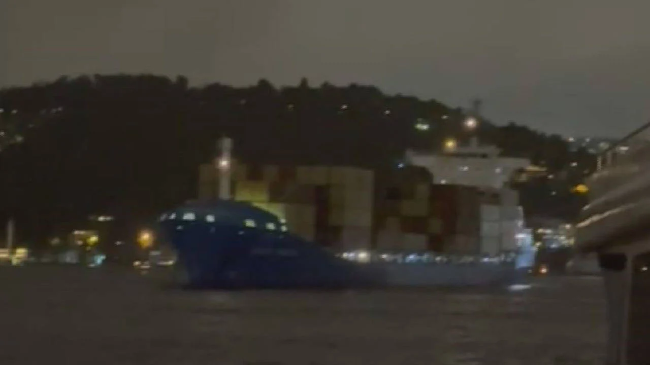 İstanbul Boğazı'nda sürüklenen gemi kurtarıldı