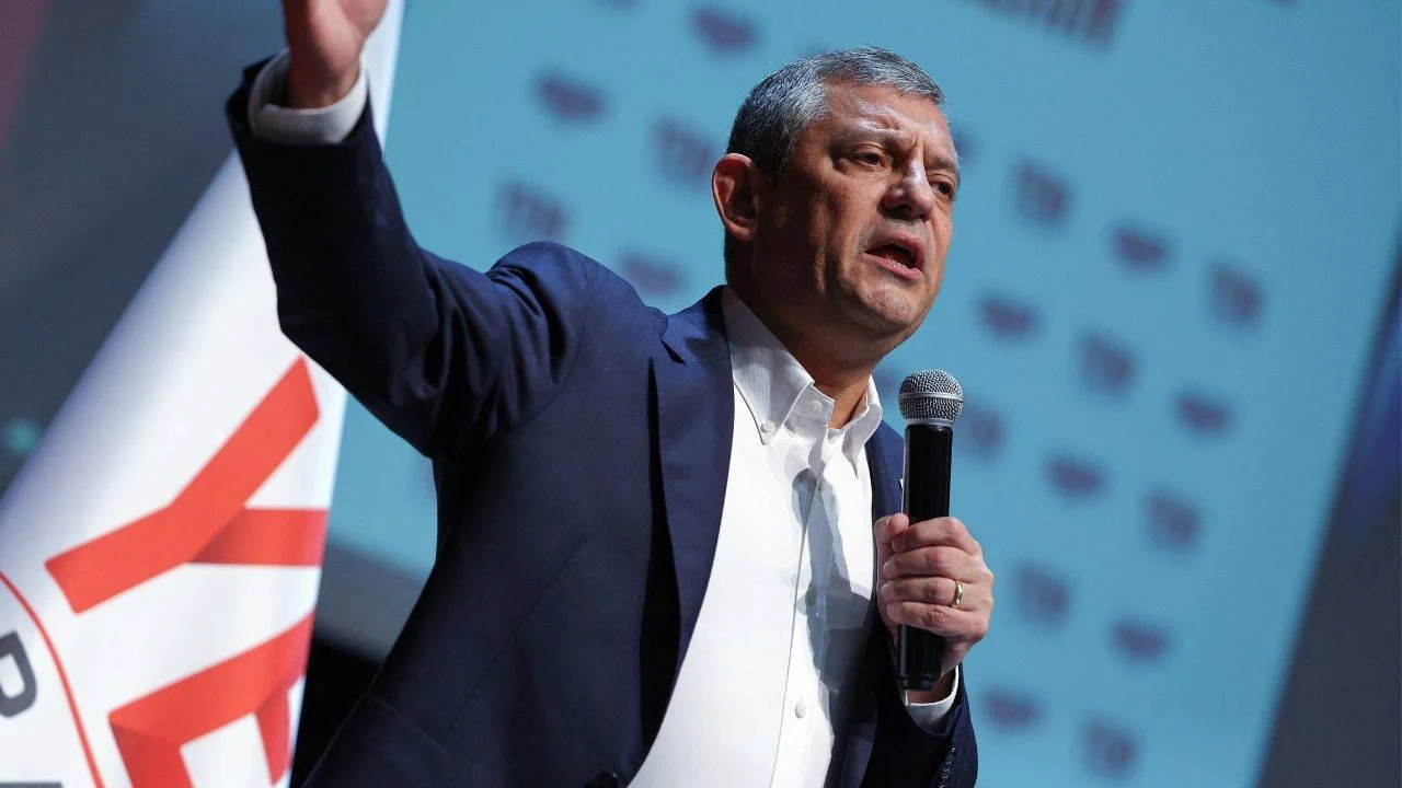 Özel'den Erdoğan'a fon tepkisi: "Bunlar cezalandırılmadan, iktidara devam ediyorsa soygunun baş sorumlusudur"