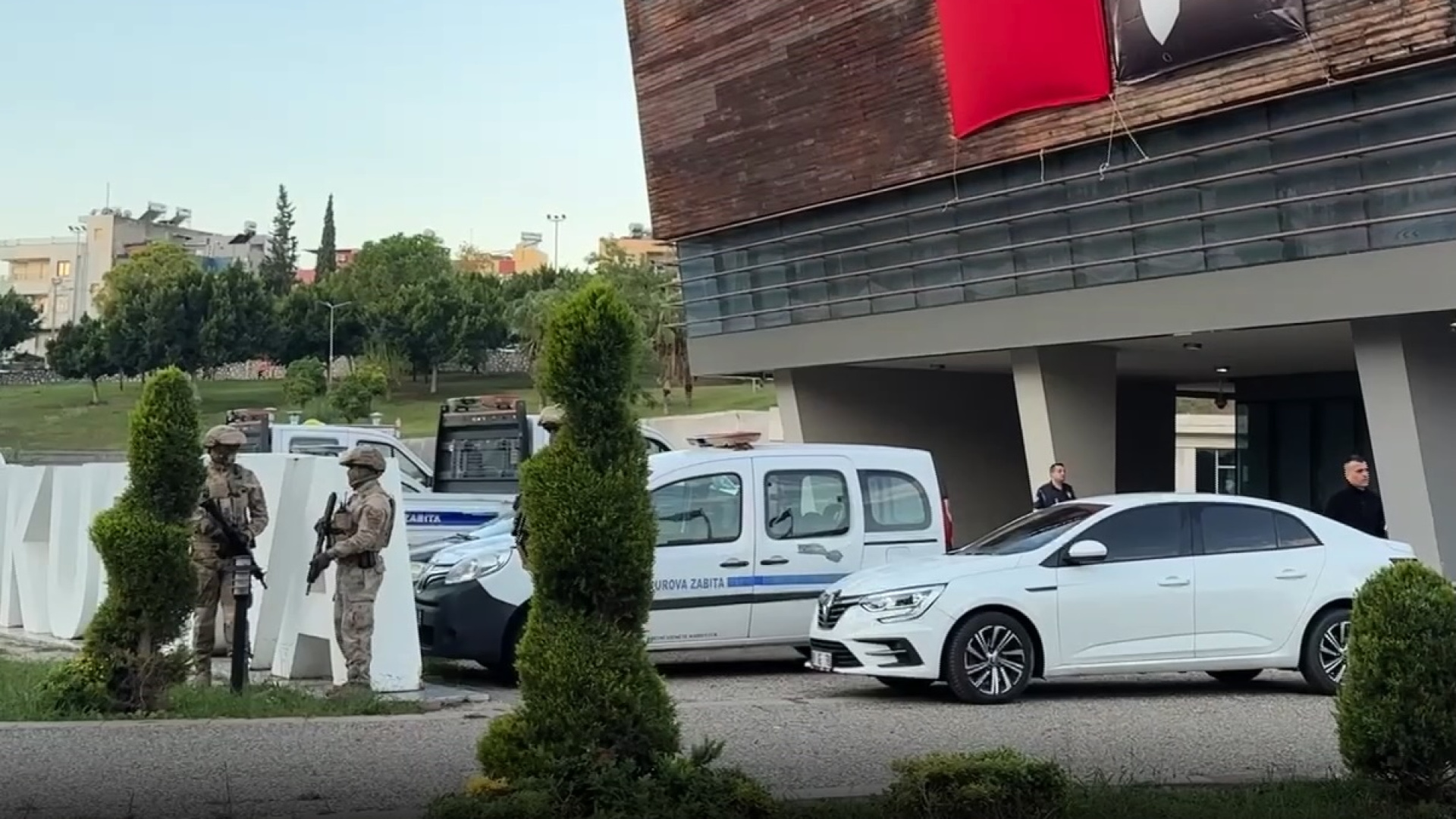 Çukurova Belediyesi'ne operasyon