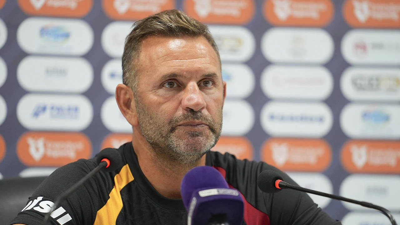 Okan Buruk’tan transfer açıklaması: "En az iki, belki üç transfer yapacağız"