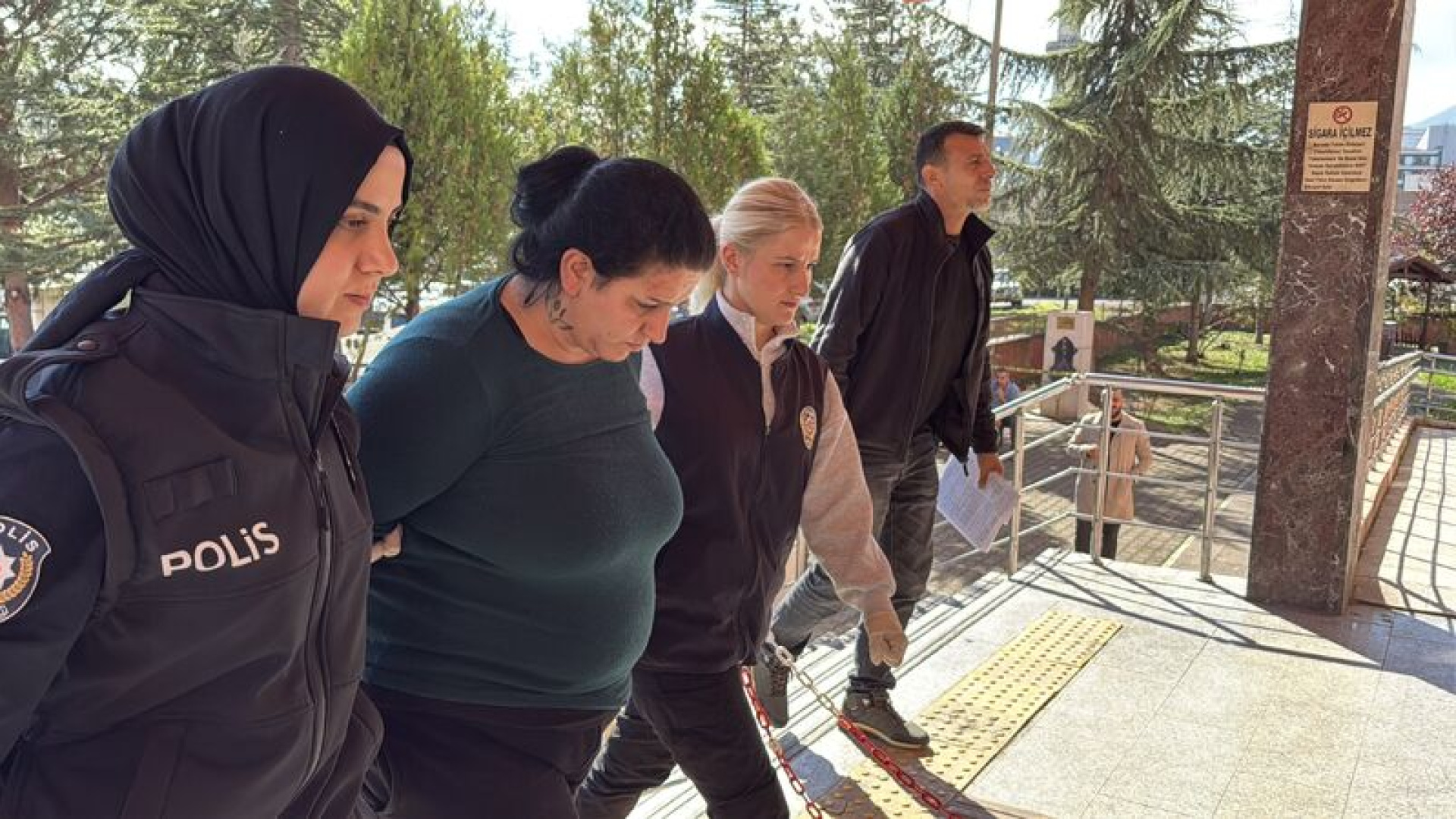 Sevgiliye 2 bıçakla saldırı! Kıskançlık kanlı bitti