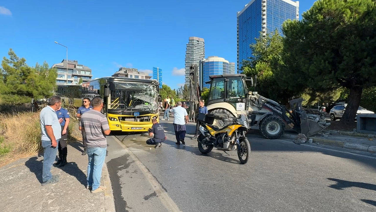 Beşiktaş'ta İETT otobüsü iş makinesine çarptı: 1'i ağır 5 yaralı