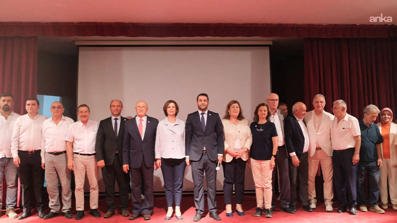 Eskişehir’de Ayşe Ünlüce ve 4 ilçe belediye başkanı YENİ Parti'ye katıldı