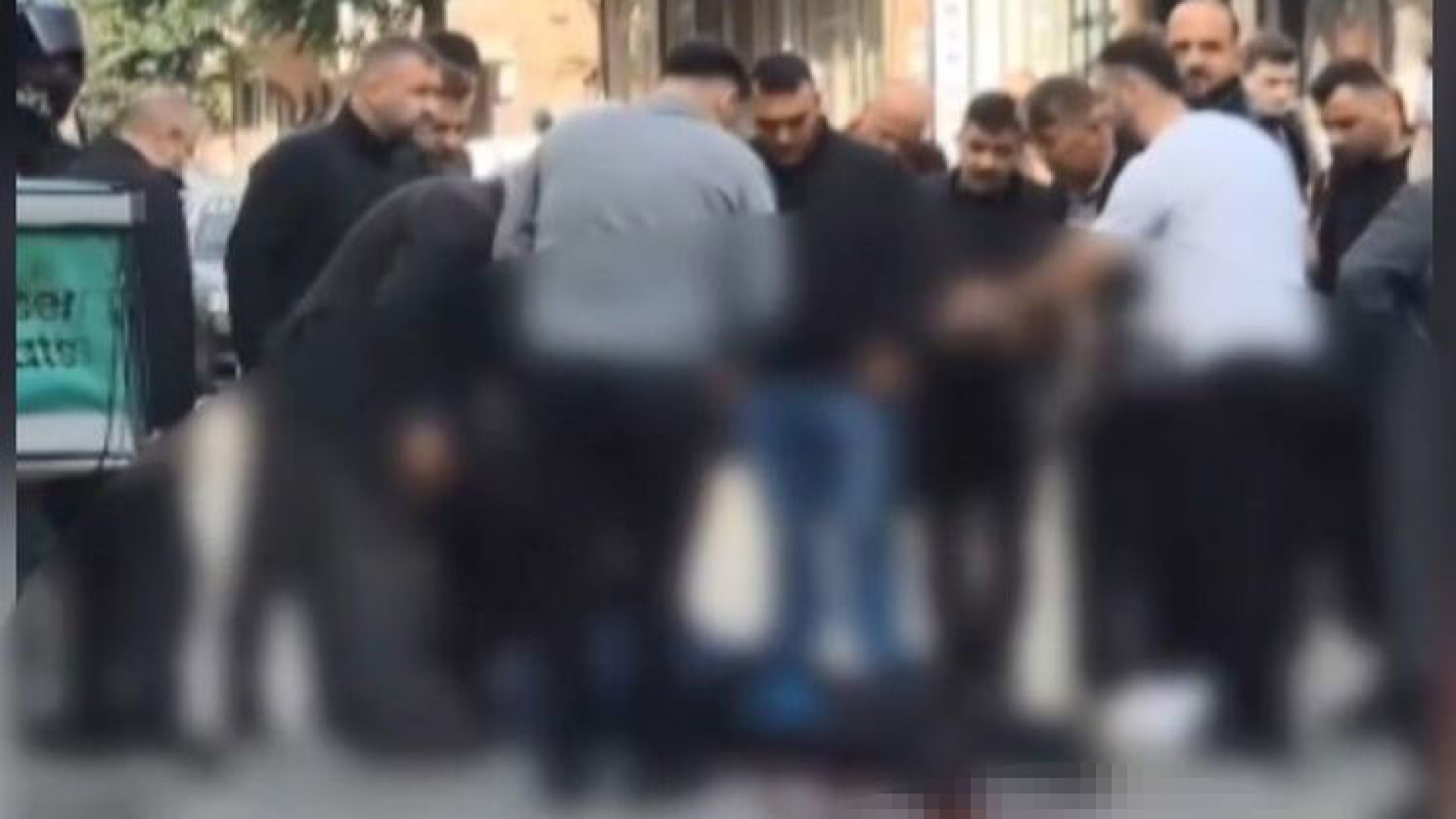 Eşine tavuk satan kasabı öldürdü