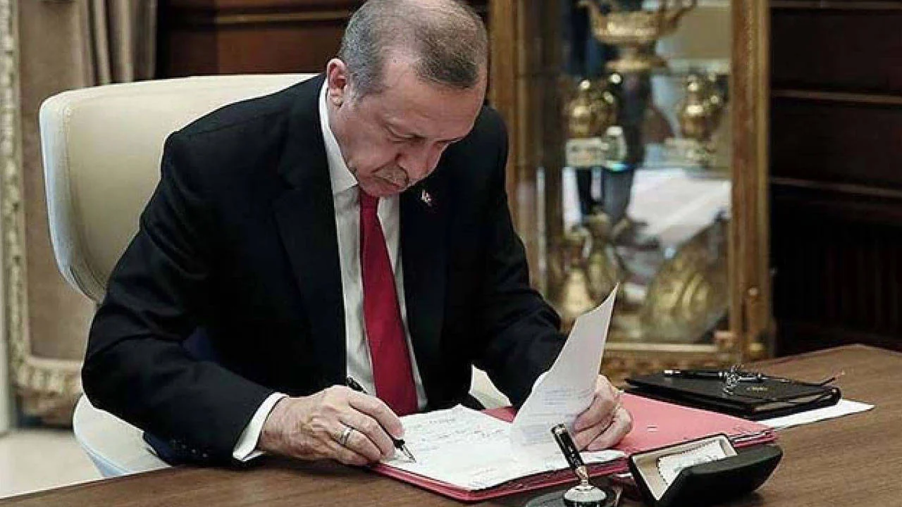 Erdoğan, Resmi Gazete'yi bizzat paylaştı: Çerçeve yasa yürürlüğe girdi