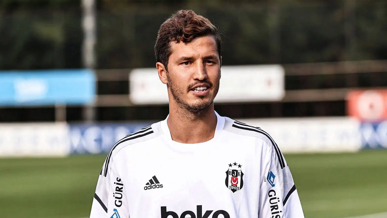 Beşiktaş'tan ayrılan Salih Uçan'ın yeni takımı belli oldu!