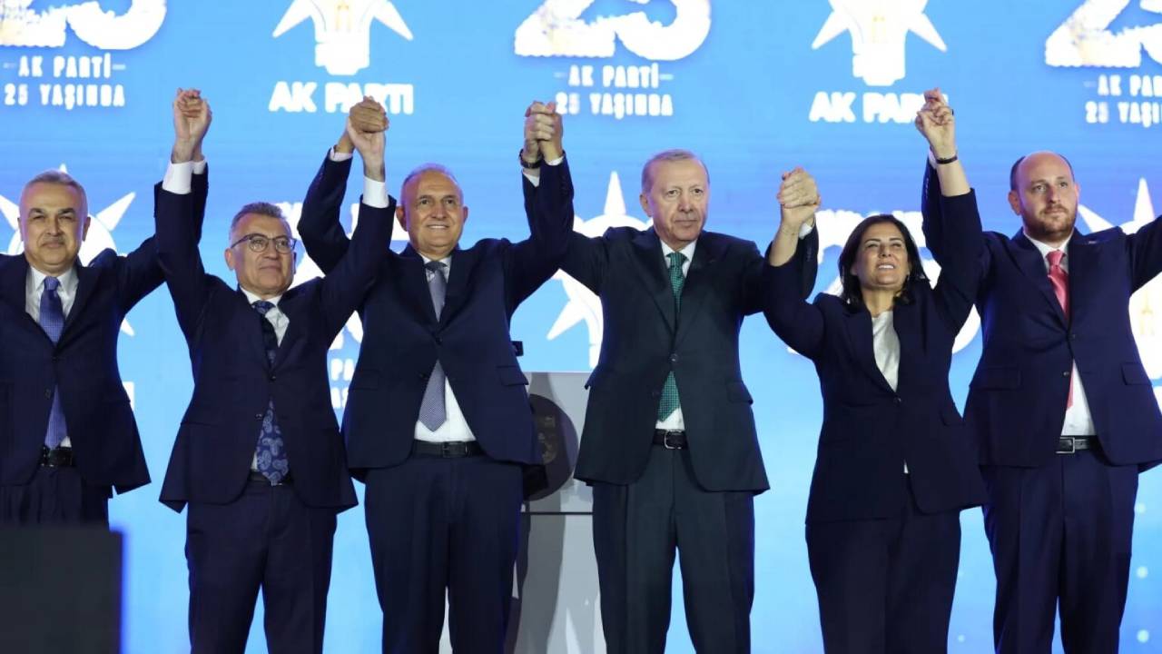 Sandıkta alamadığını transferle topladı: Aday çıkarmadığı ve 153 oy aldığı ilçeler AKP'ye geçti