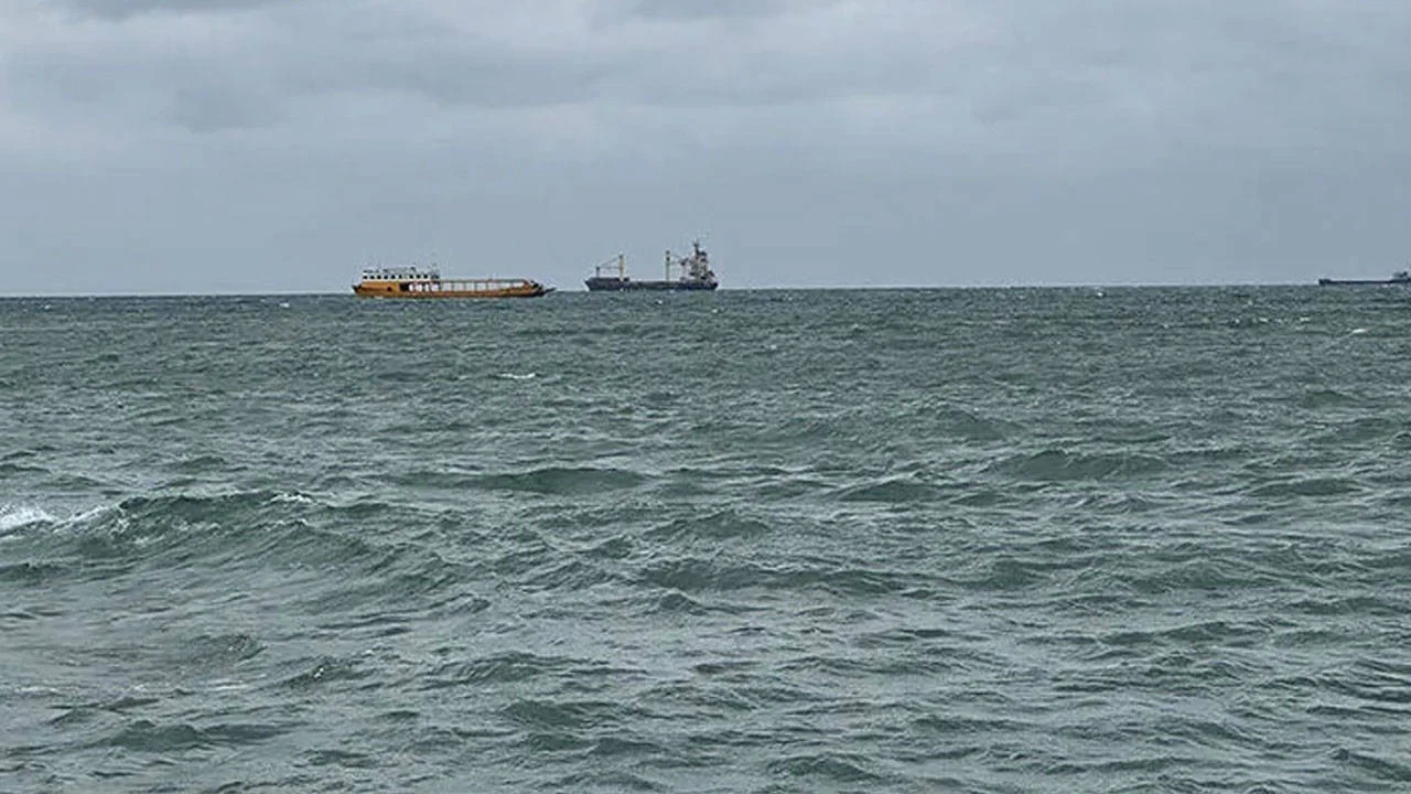 Fırtına deniz ulaşımını aksattı: Tekirdağ açıklarında 6 şilep ve tanker bekliyor