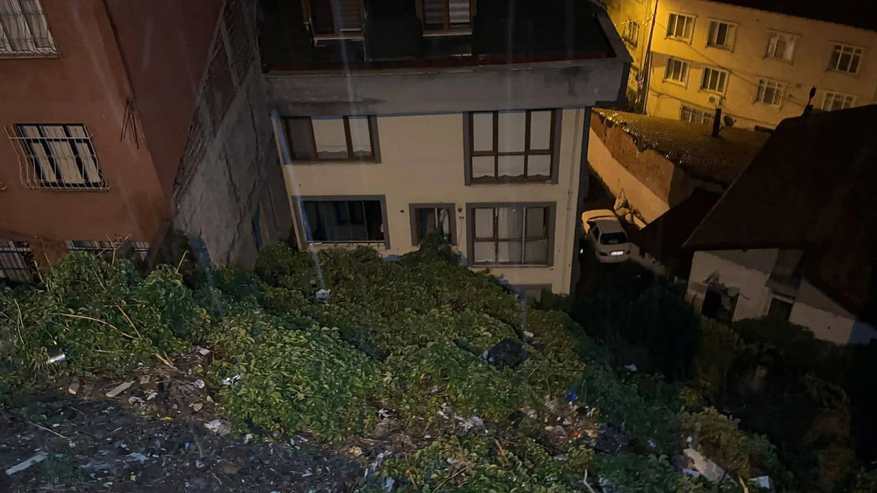Eyüpsultan’da toprak kayması: Binadaki 25 kişi tahliye edildi