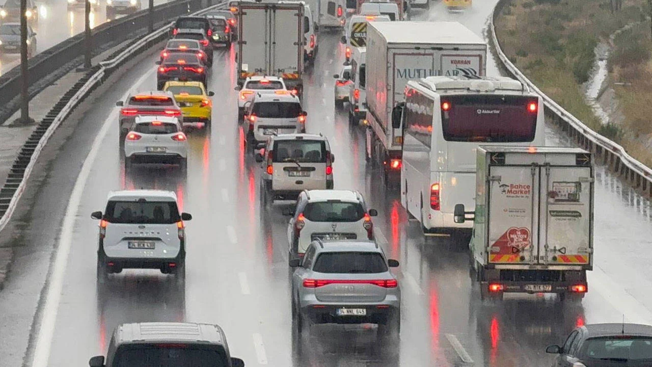 İstanbul'da trafik yoğunluğu yüzde 83'e çıktı