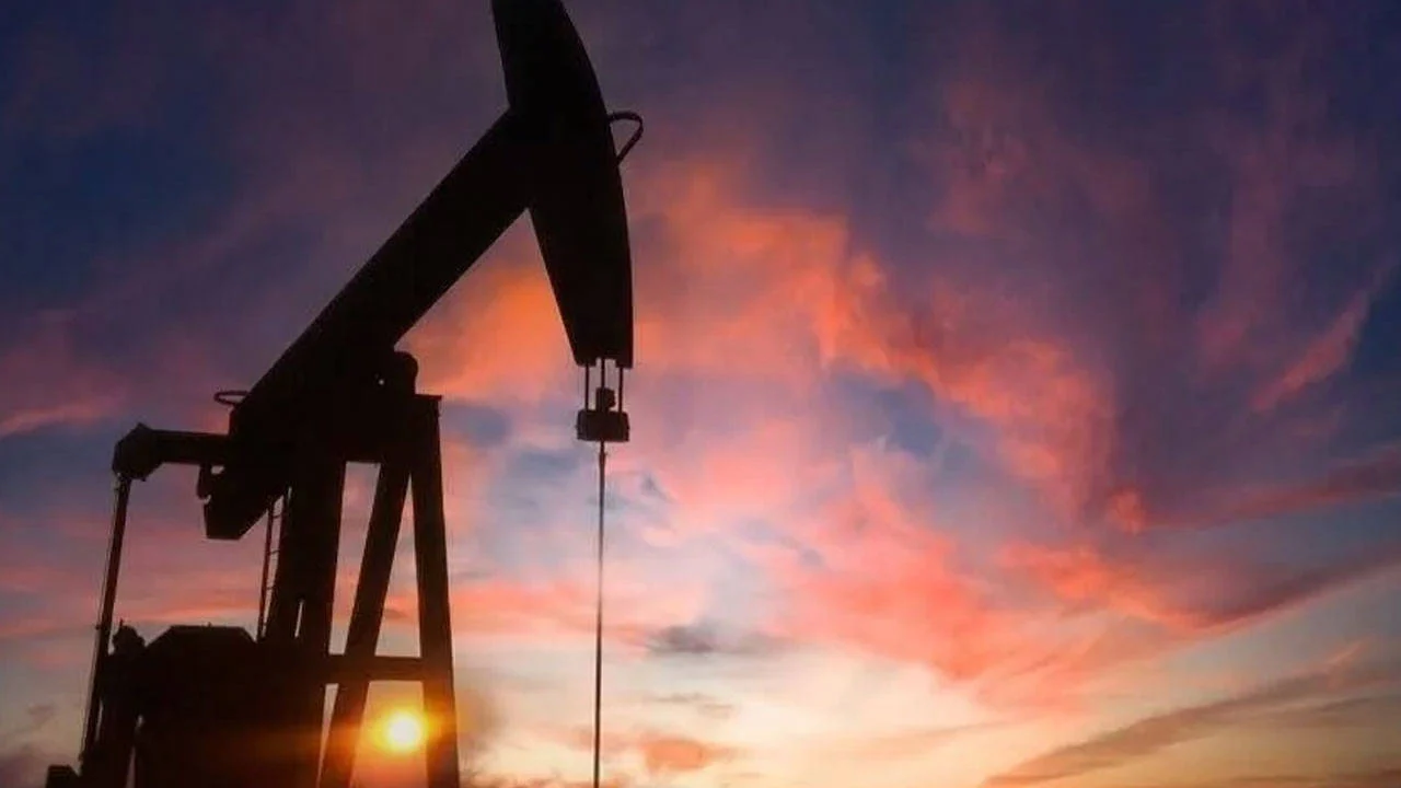 Hürmüz belirsizliği piyasayı yükseltti: Petrolün varil fiyatı 90 doları test ediyor