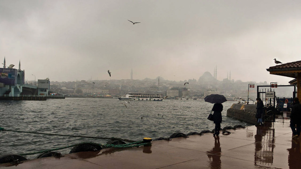 AKOM iki gün için tarih verdi: İstanbul'da gök gürültülü sağanak uyarısı